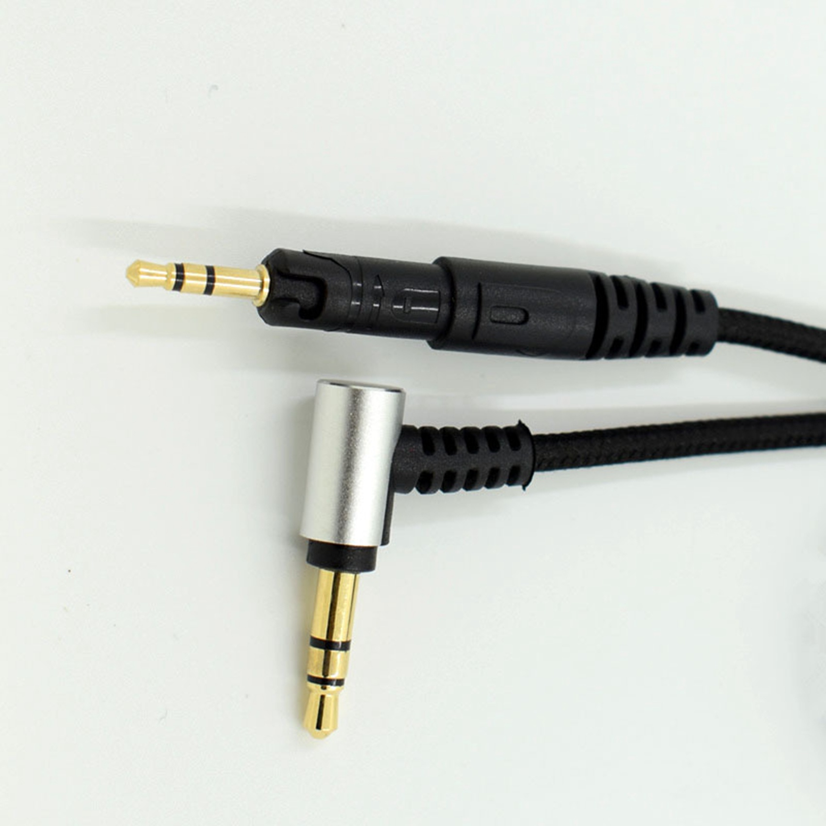 繊細な質感を持つ、オーディオテクニカ ATH-M50X、M4 - Audio Technica Headphone Ath-M50X のレビューと価格